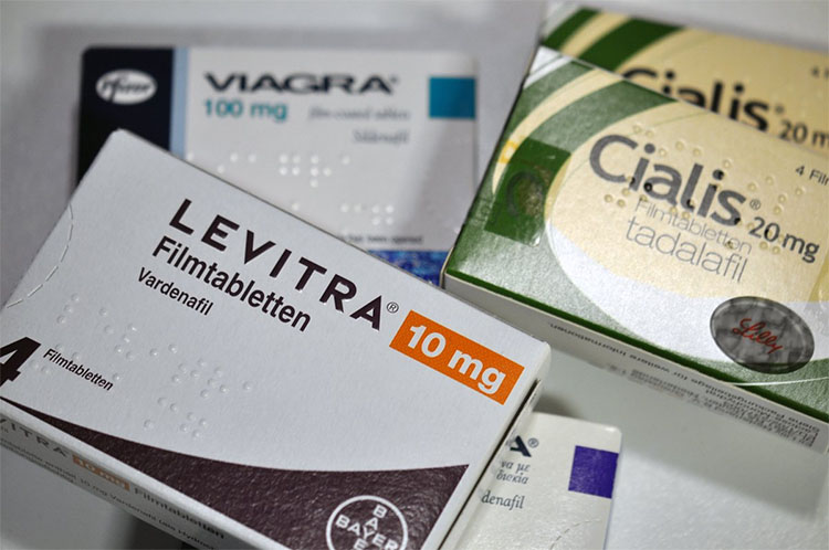 哪些健保品應避免與薄力士同時使用？
